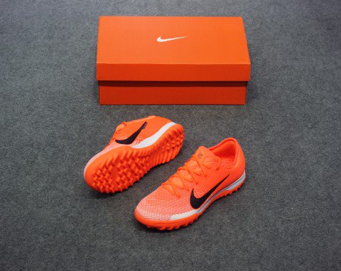 Giày cỏ nhân tạo Nike